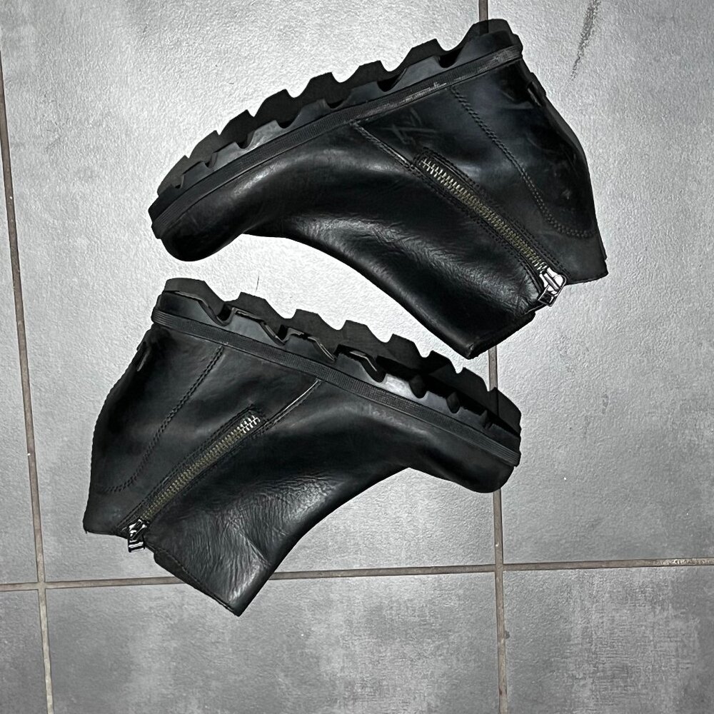 SORREL wedge boots 8.5 Leather Great Condition!